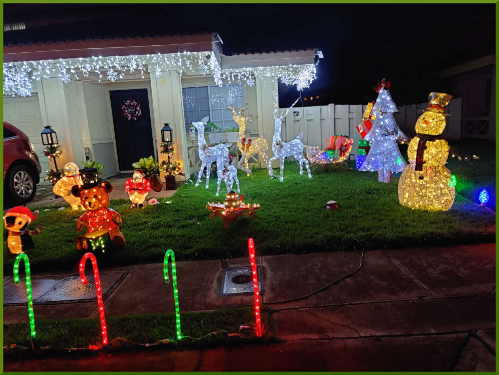 2021 Christmas decorations around Aeloa Village