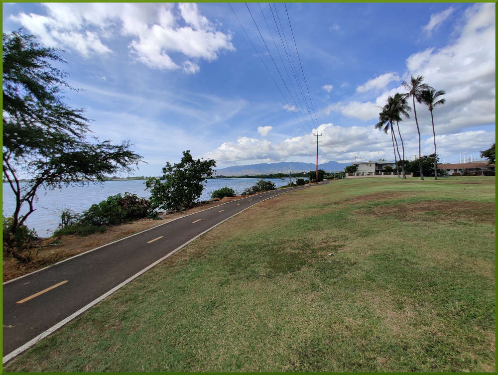 Blaisdell park: Pearl harbor bike path towards Ewa.